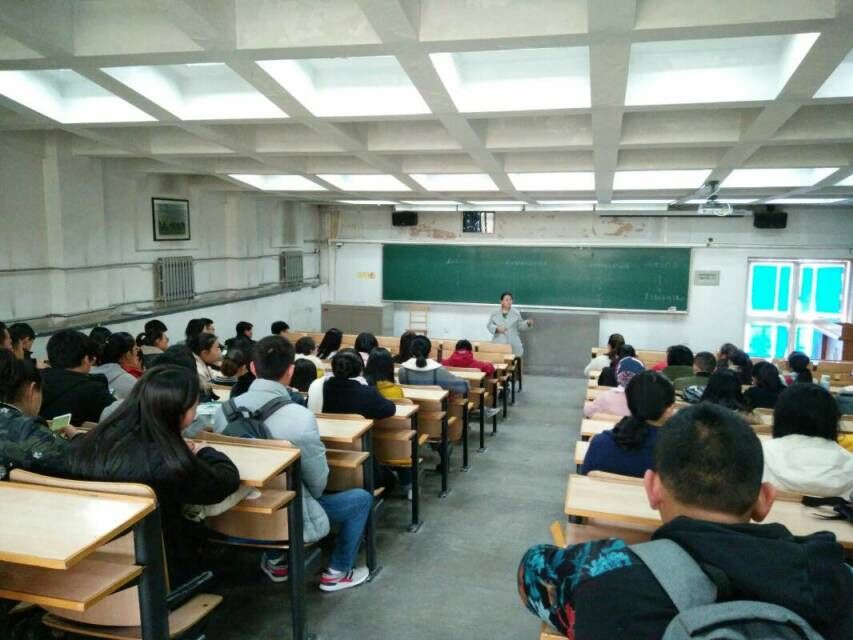            公司召开新学期年级大会 